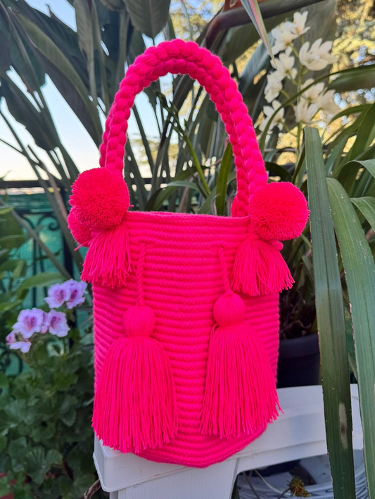 MOCHILA POMPONES “M”