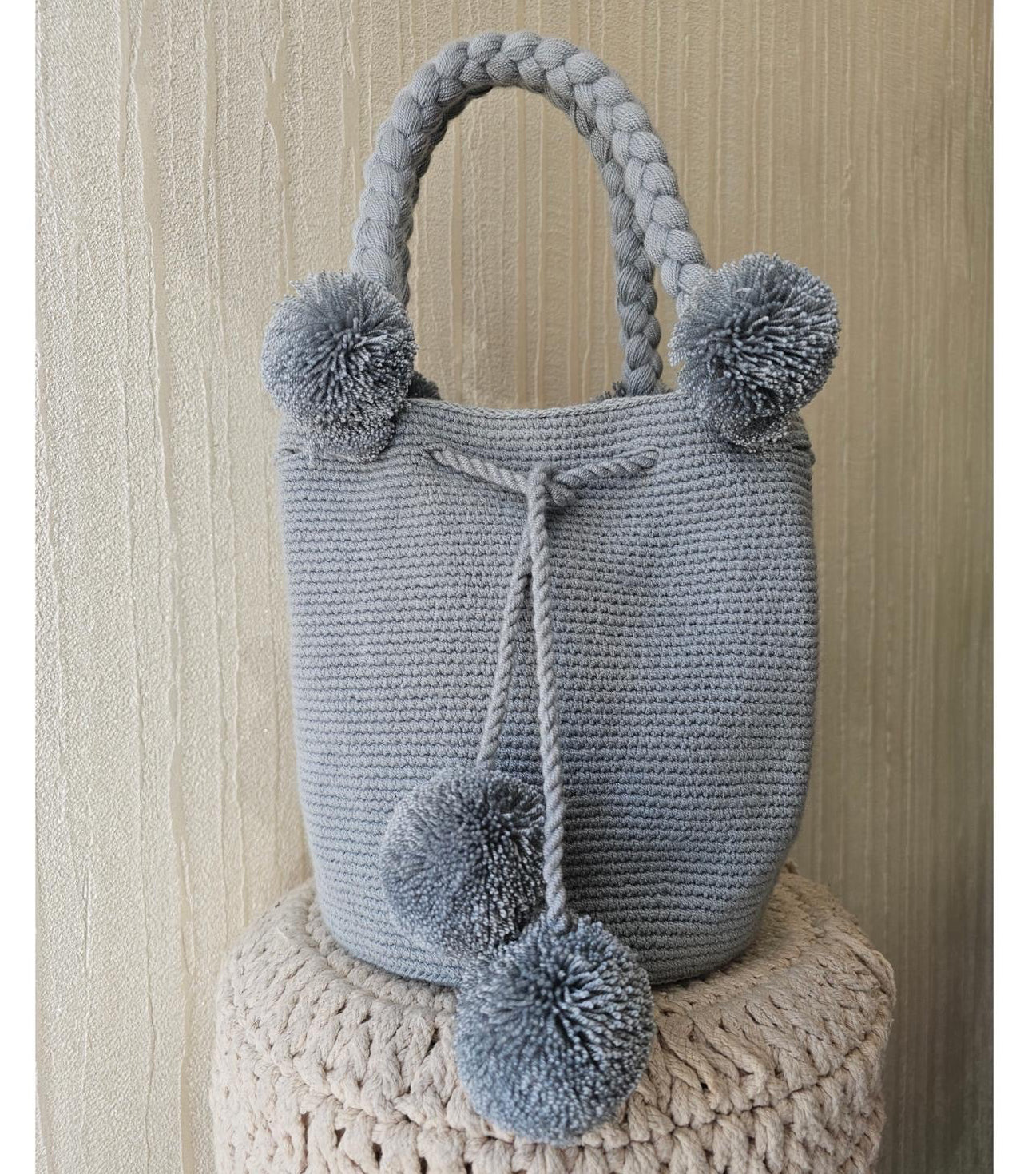 MOCHILA POMPONS L