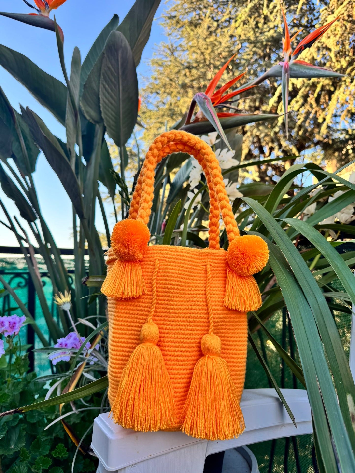 MOCHILA POMPONES “M”
