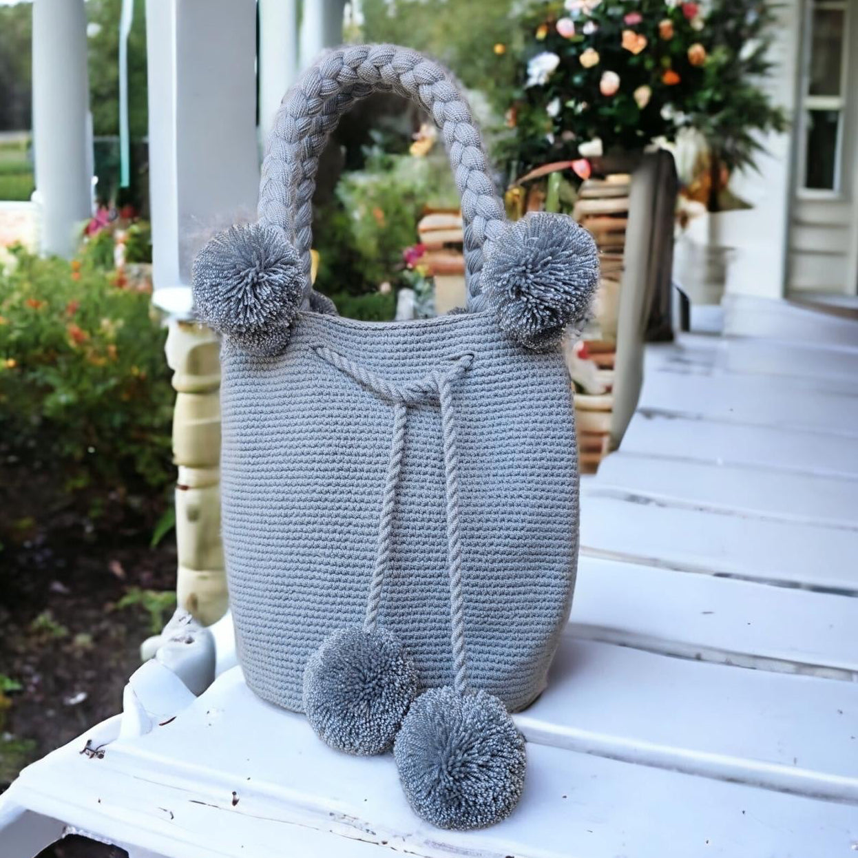MOCHILA POMPONS L