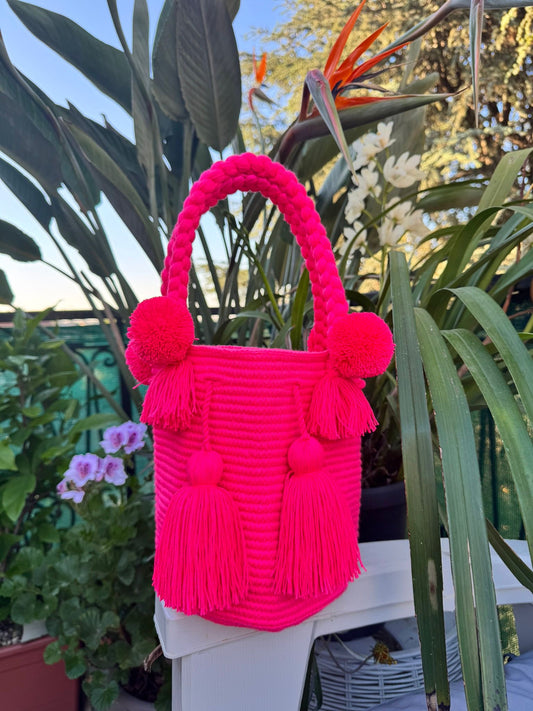 MOCHILA POMPONES “M”
