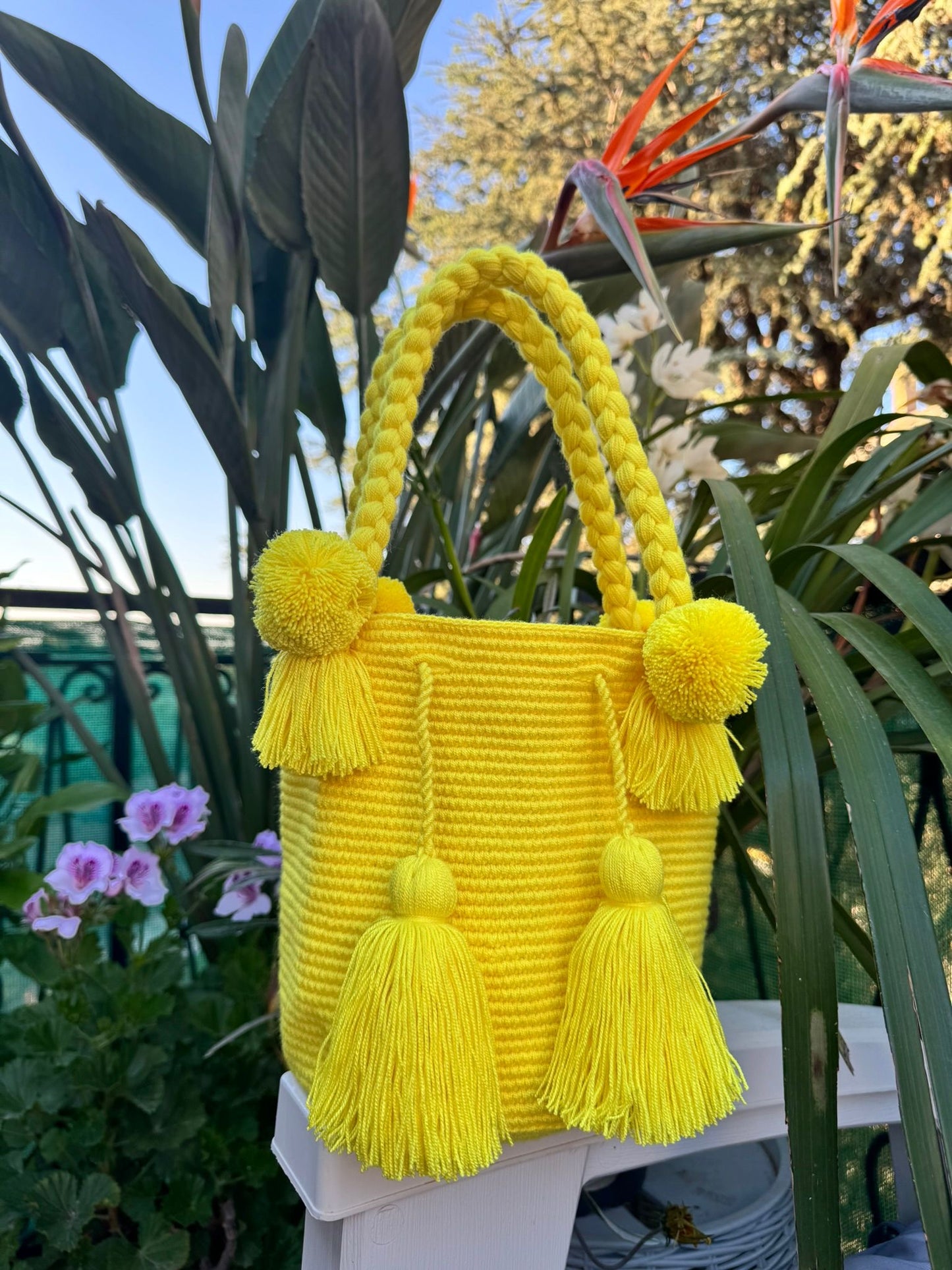 MOCHILA POMPONES “M”