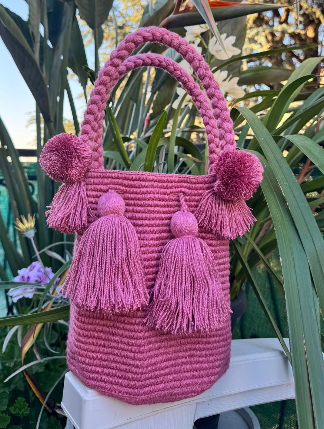 MOCHILA POMPONES “M”